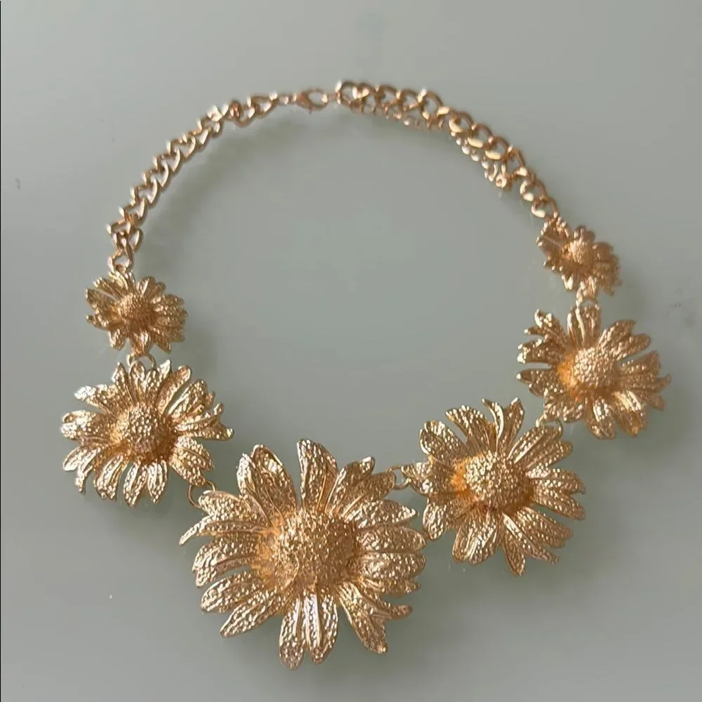 Gold Floral Necklace A1181